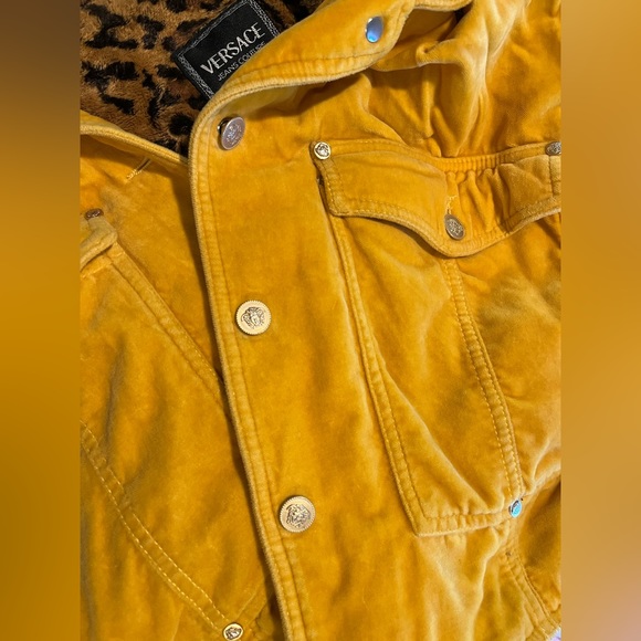 VERSACE • RARE VINTAGE YELLOW VELVET & LEOPARD MEDUSA FALL/WINTER JACKET 💛🐆 - Picture 8 of 8